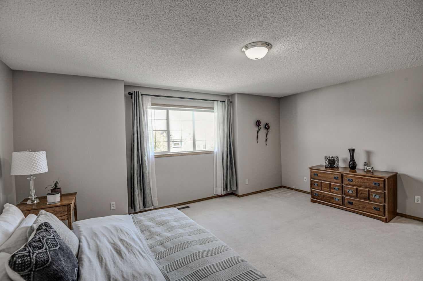 194 Arbour Stone Rise NW