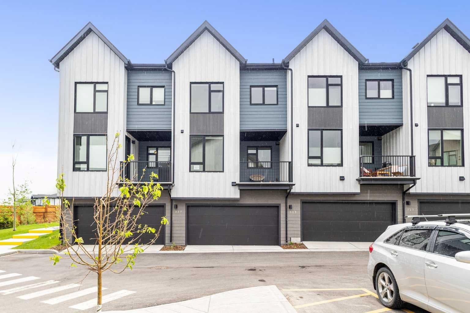 327, 85 sage hill Heights NW