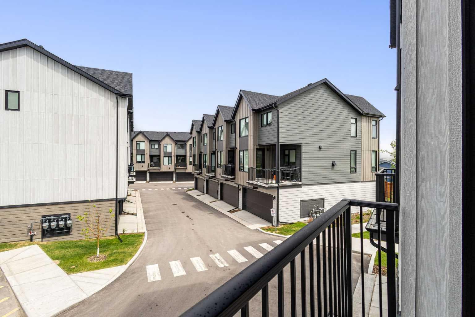 327, 85 sage hill Heights NW