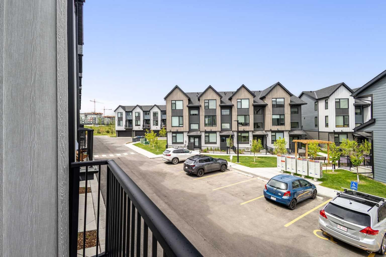 327, 85 sage hill Heights NW