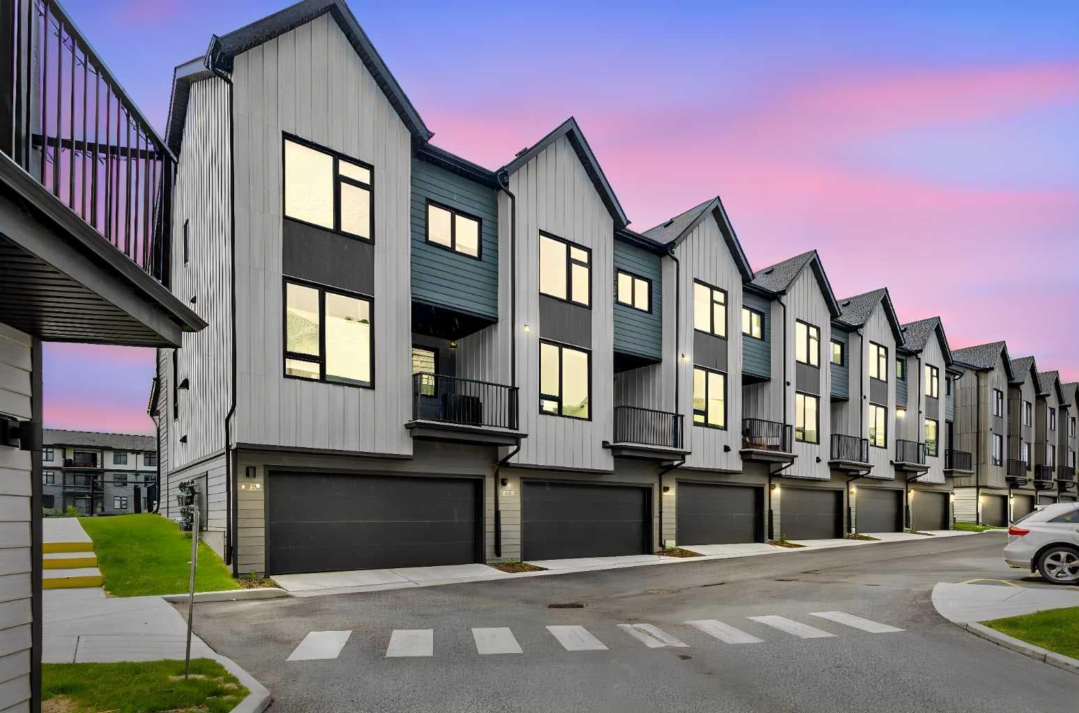 327, 85 sage hill Heights NW