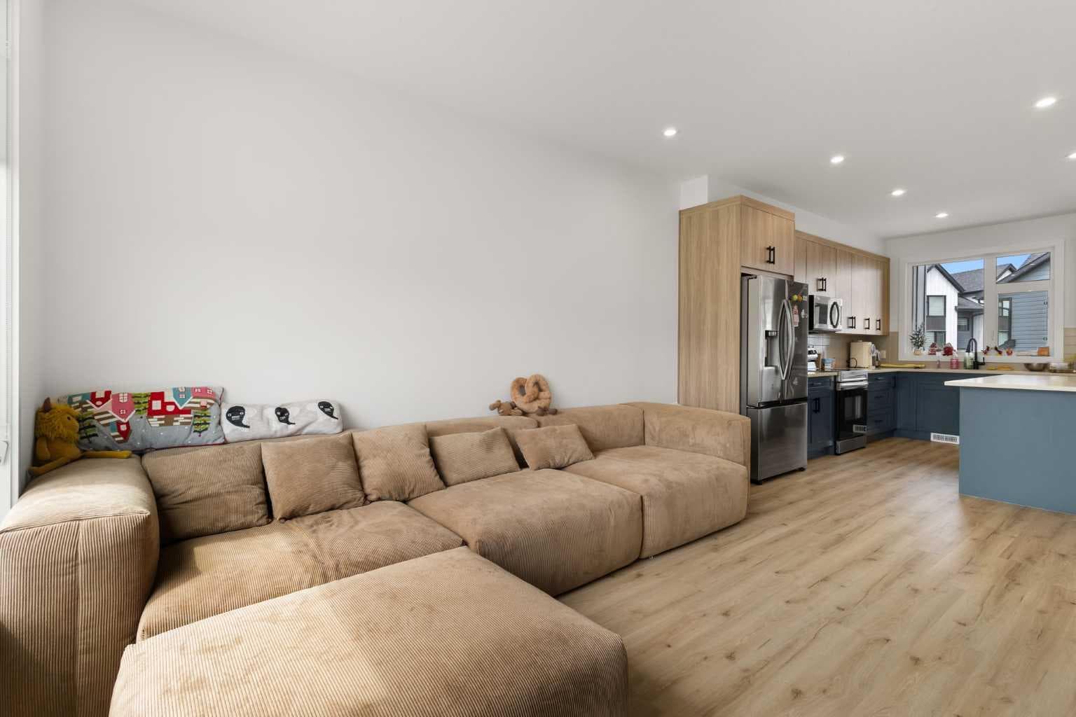 327, 85 sage hill Heights NW