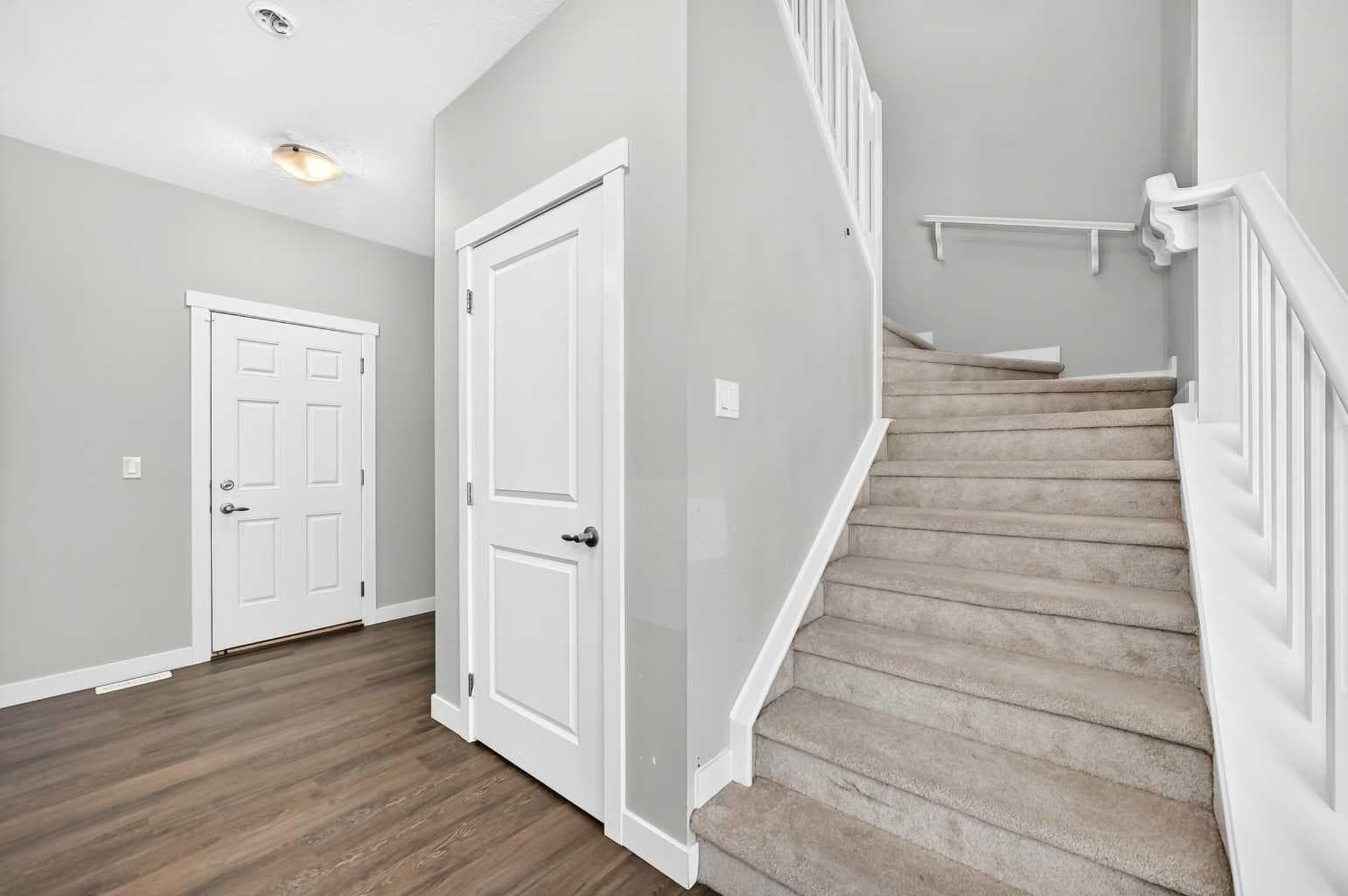 110 Crestbrook Way SW
