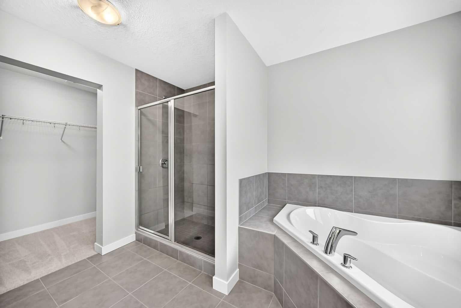 110 Crestbrook Way SW