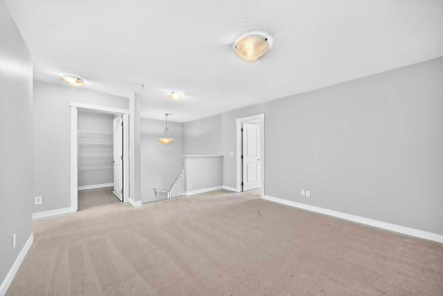 110 Crestbrook Way SW