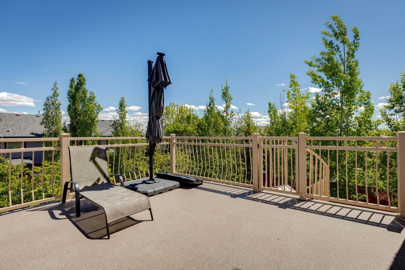 35 Tremblant Point SW