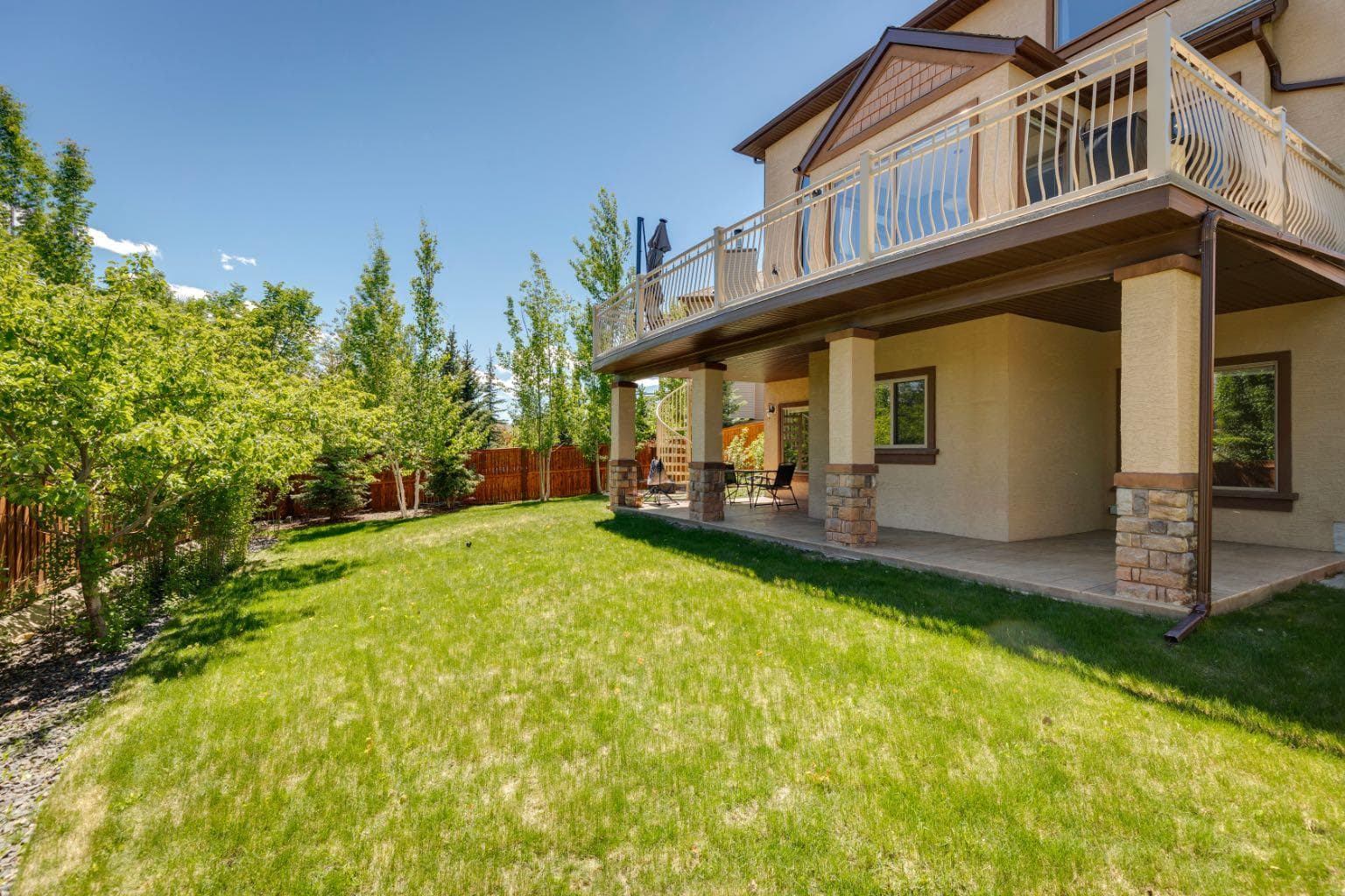 35 Tremblant Point SW