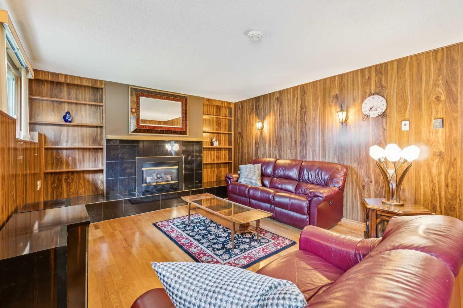 5036 Vallance Crescent NW