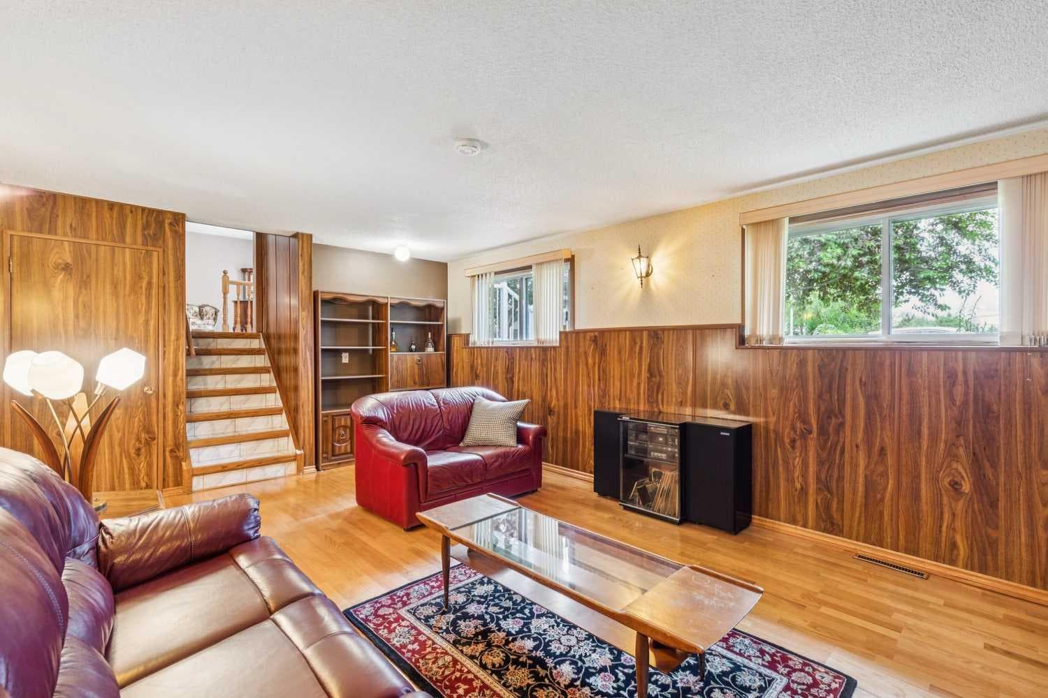 5036 Vallance Crescent NW