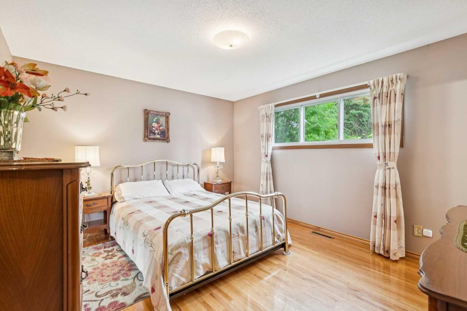 5036 Vallance Crescent NW