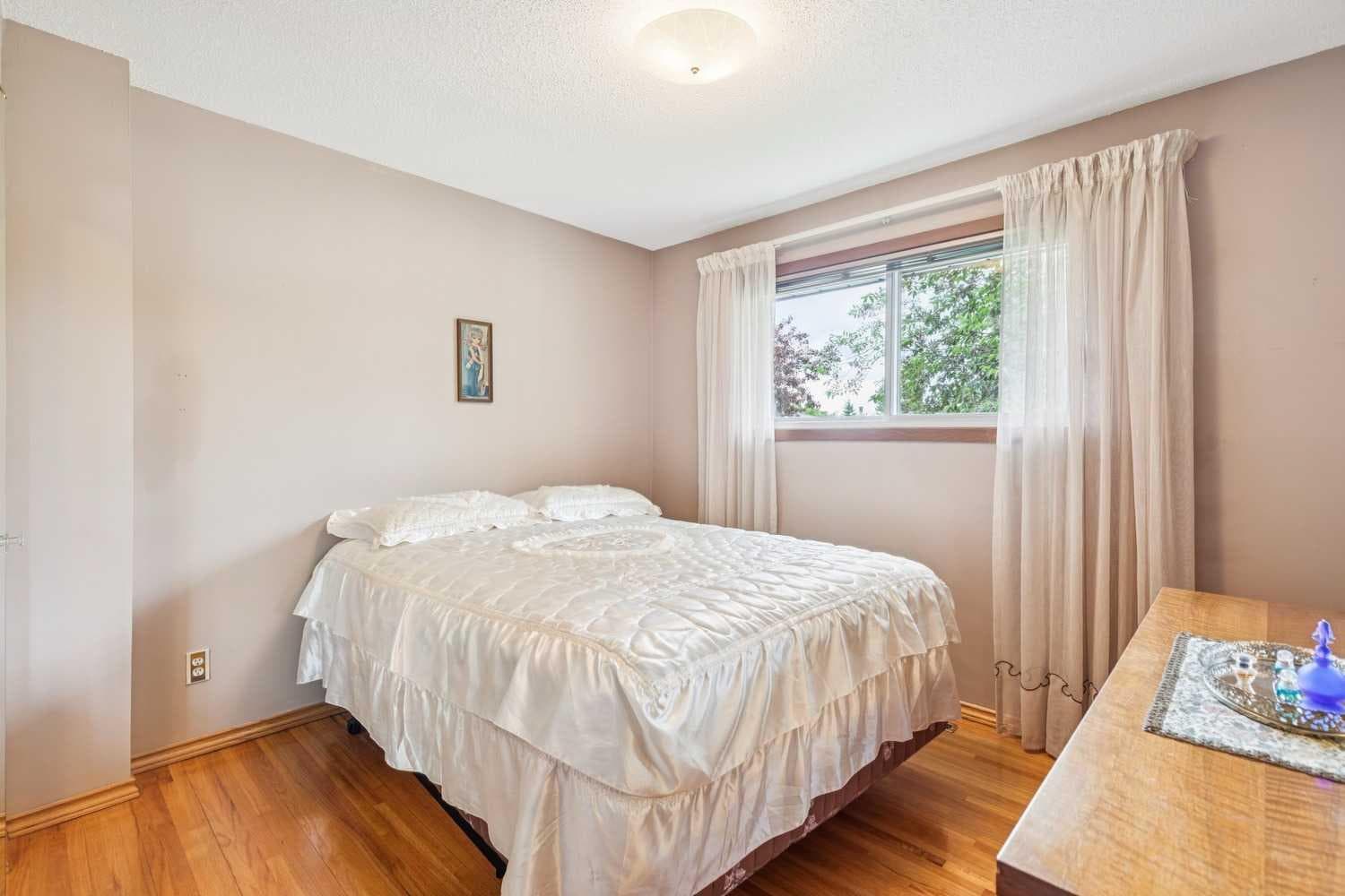 5036 Vallance Crescent NW