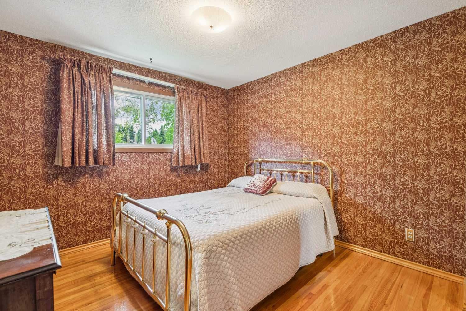 5036 Vallance Crescent NW