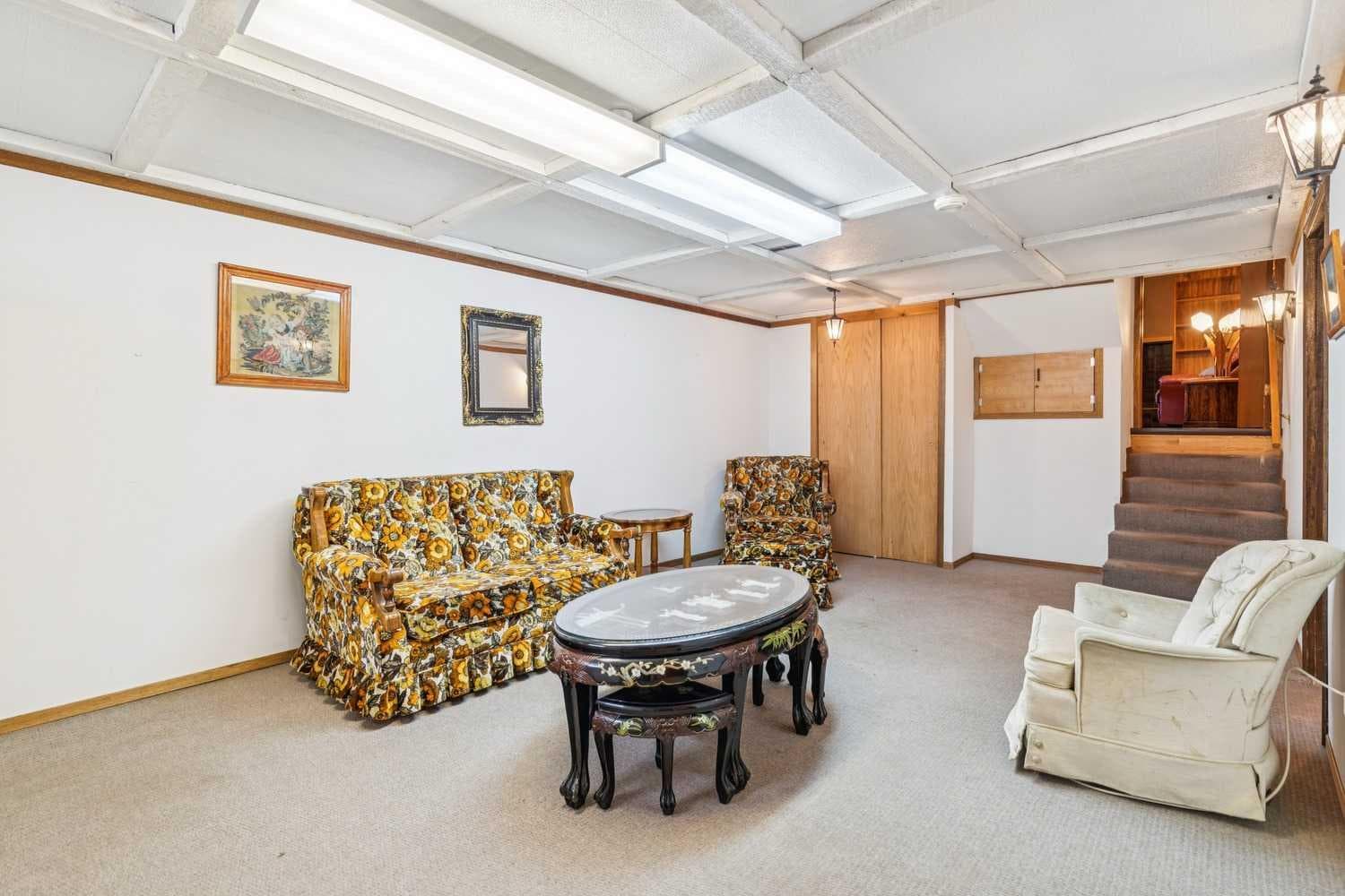 5036 Vallance Crescent NW