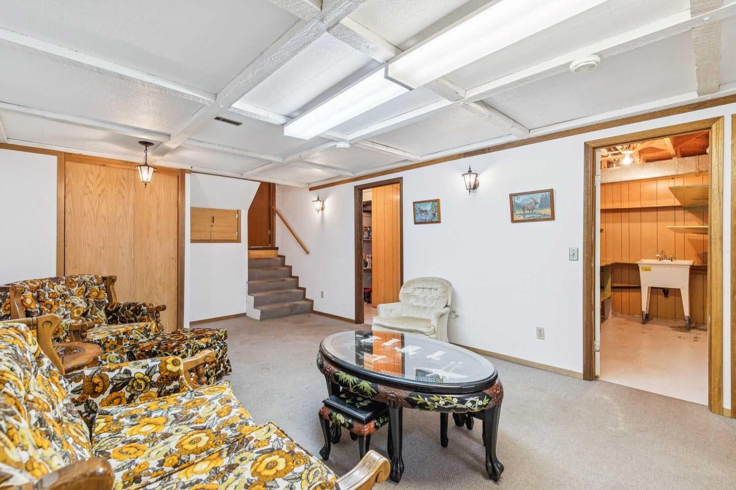 5036 Vallance Crescent NW