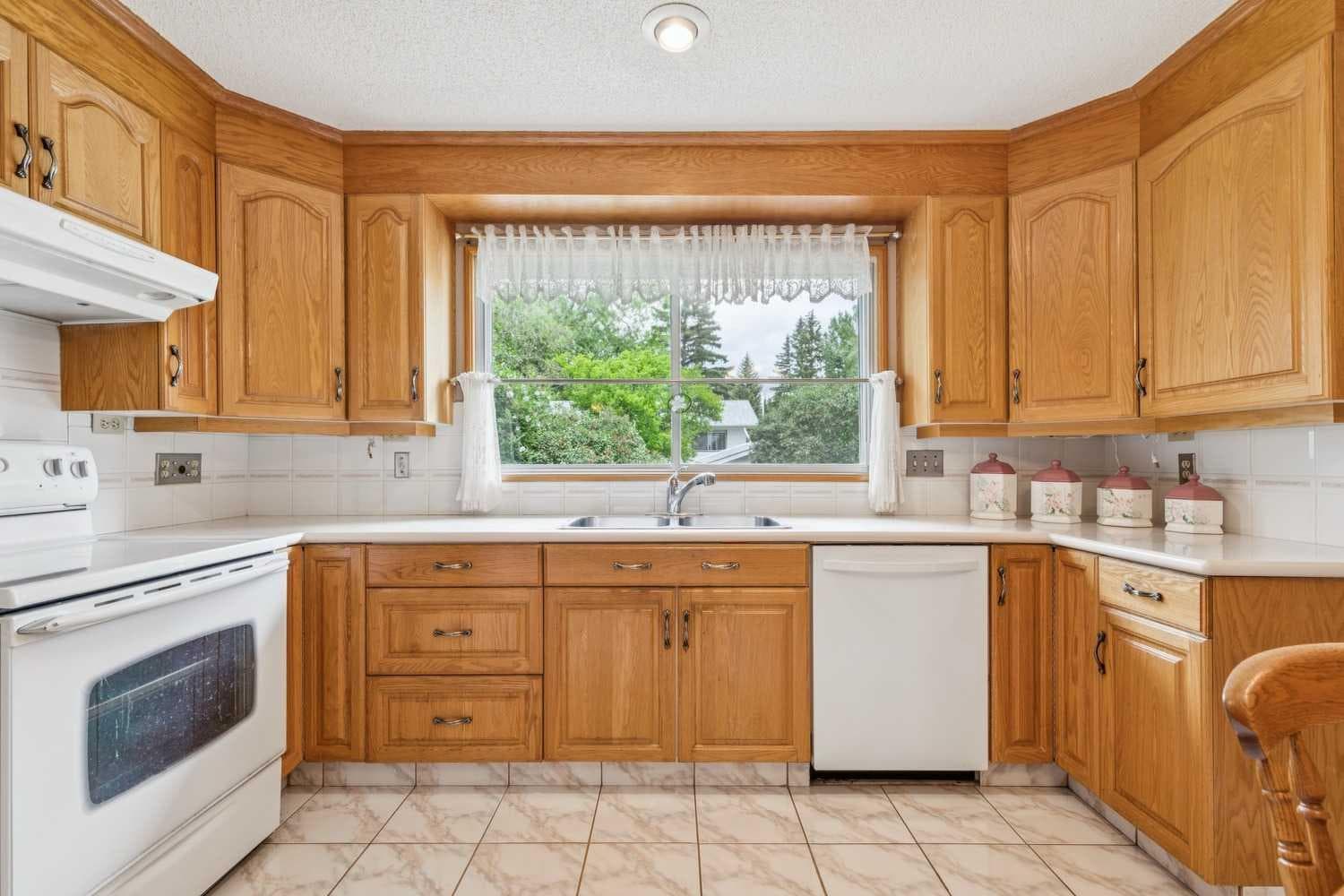 5036 Vallance Crescent NW