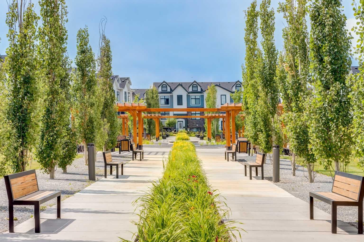 218 Les Jardins Park SE