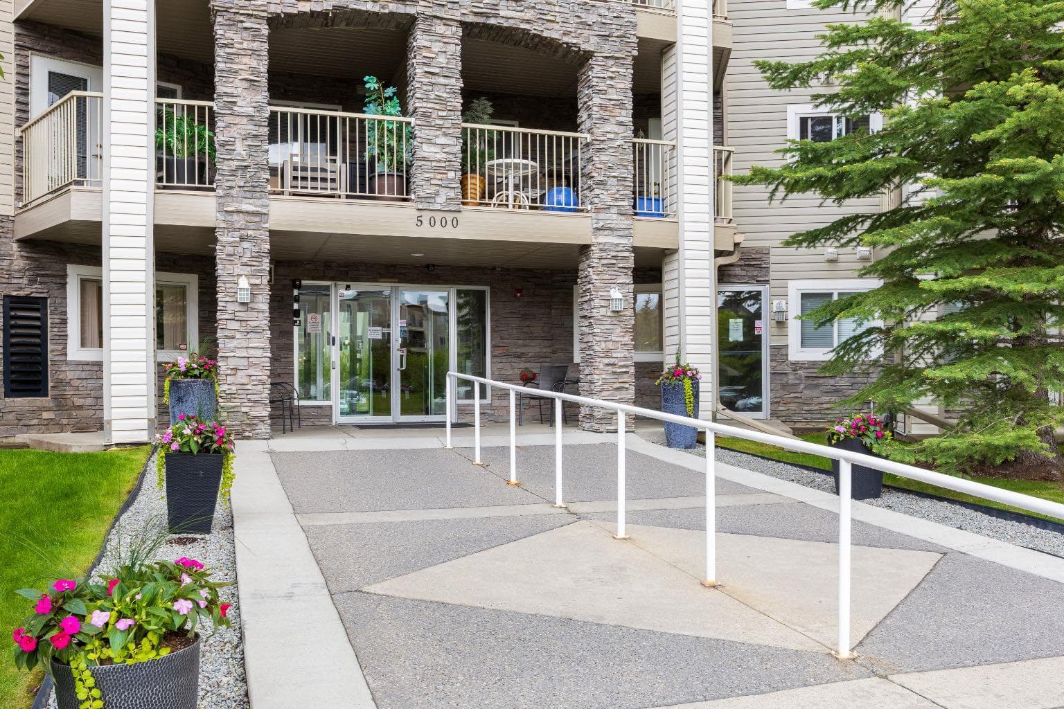 325, 5000 Somervale Court SW