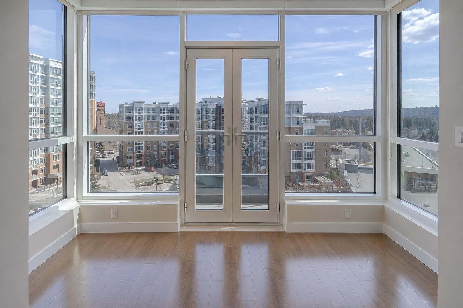 810, 16 Varsity Estates Circle NW
