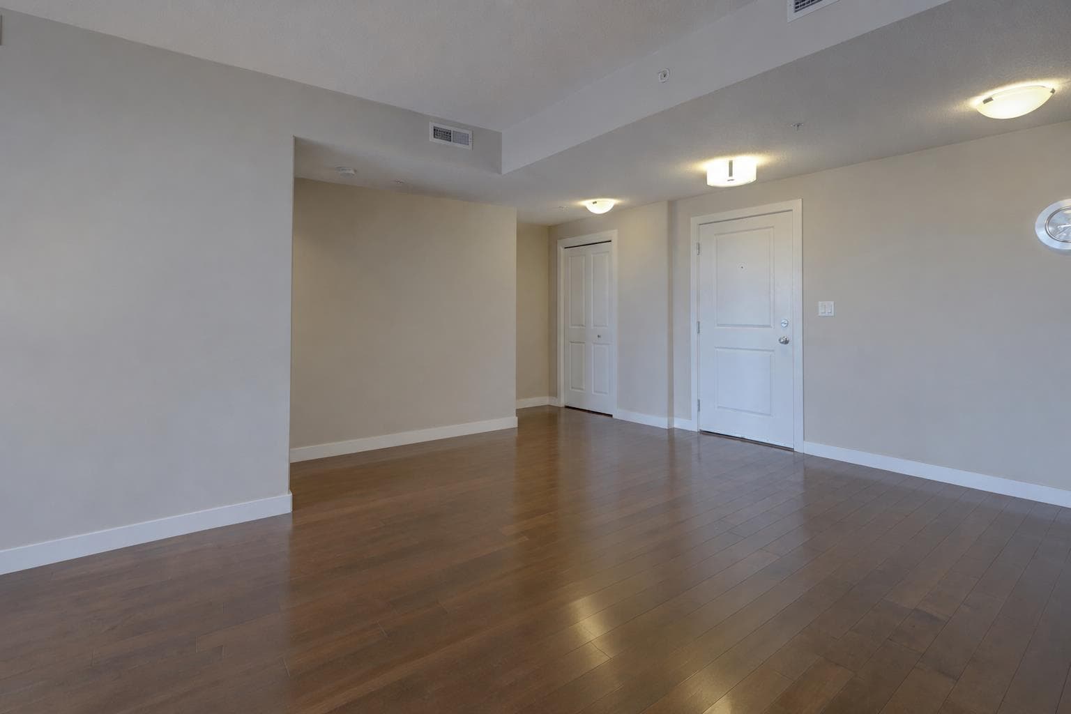 810, 16 Varsity Estates Circle NW