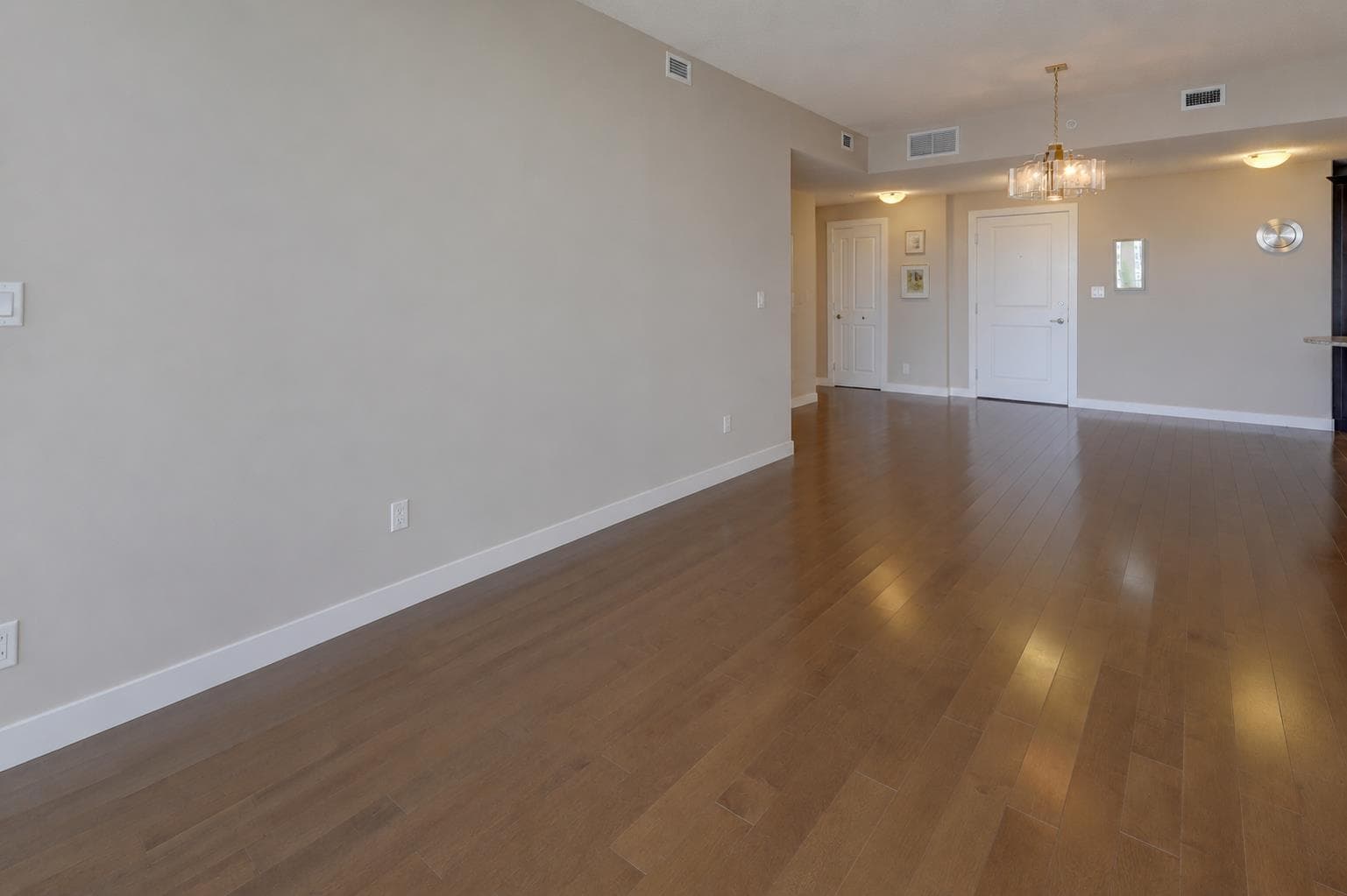 810, 16 Varsity Estates Circle NW