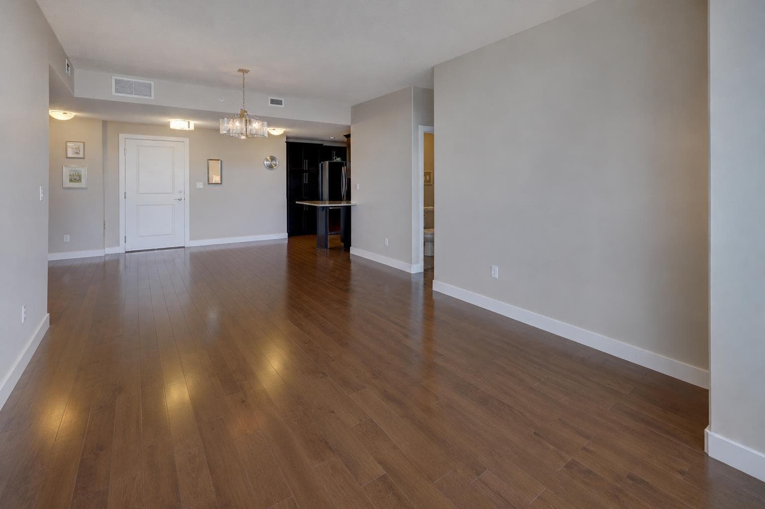 810, 16 Varsity Estates Circle NW