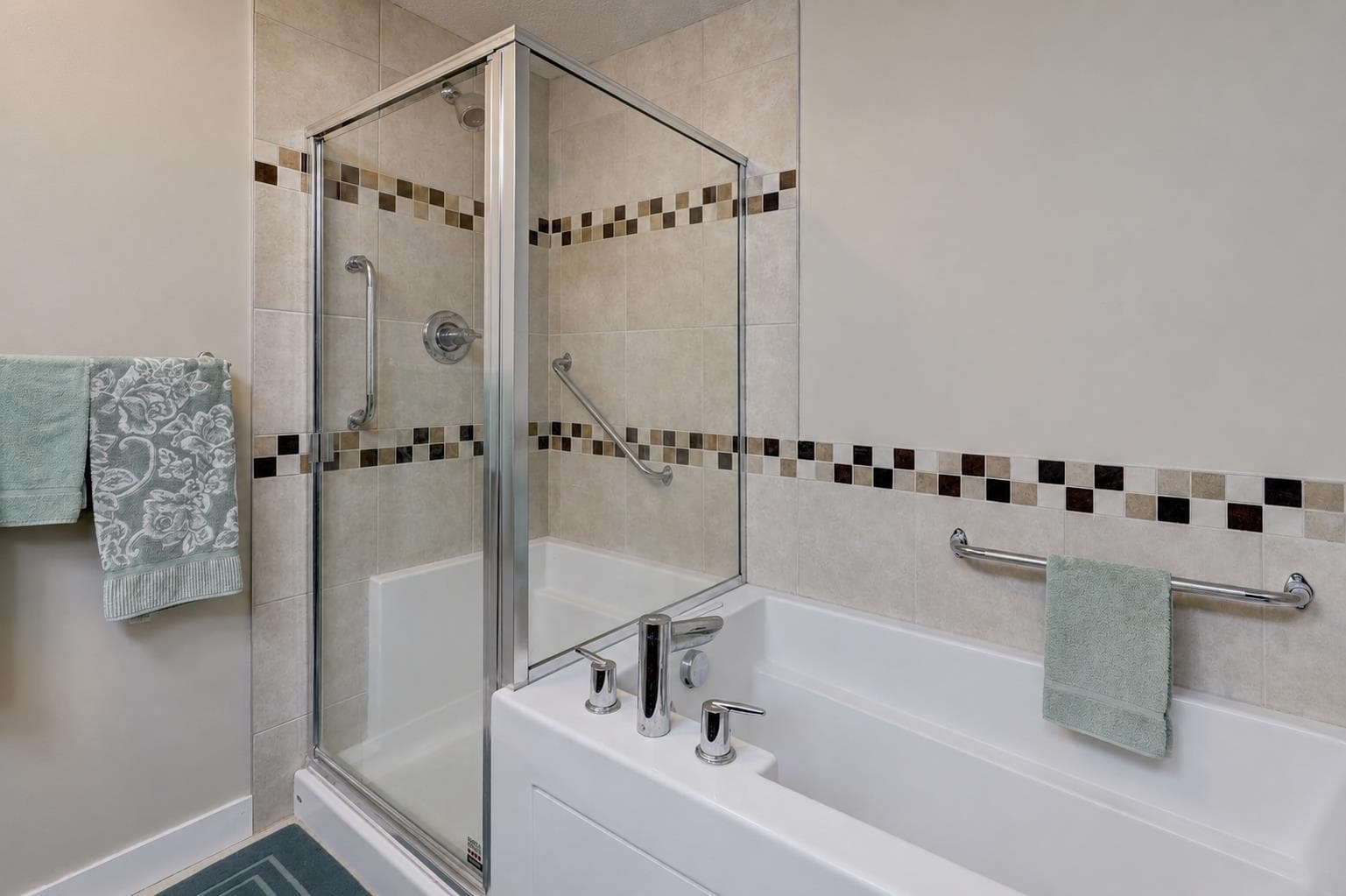810, 16 Varsity Estates Circle NW