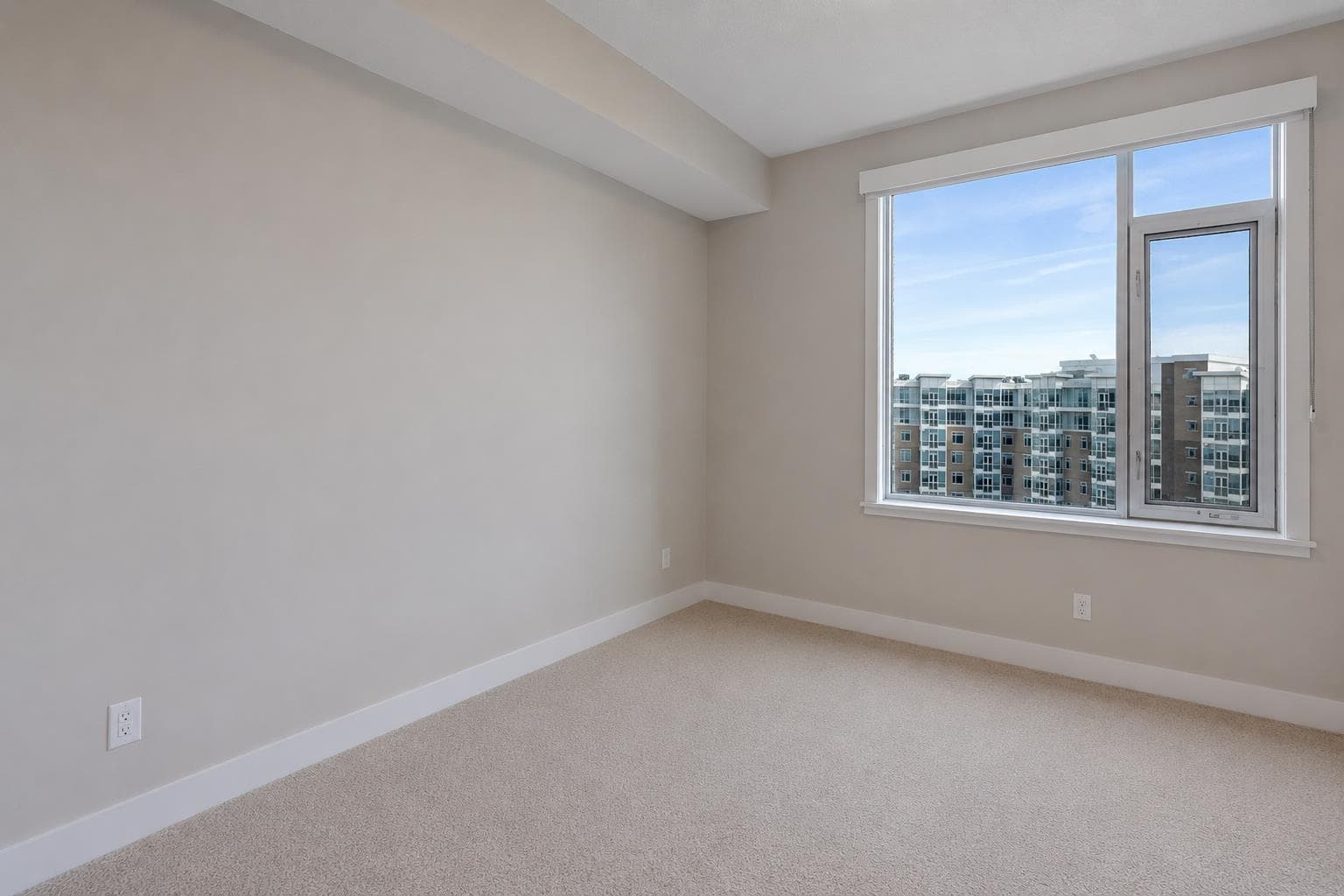 810, 16 Varsity Estates Circle NW