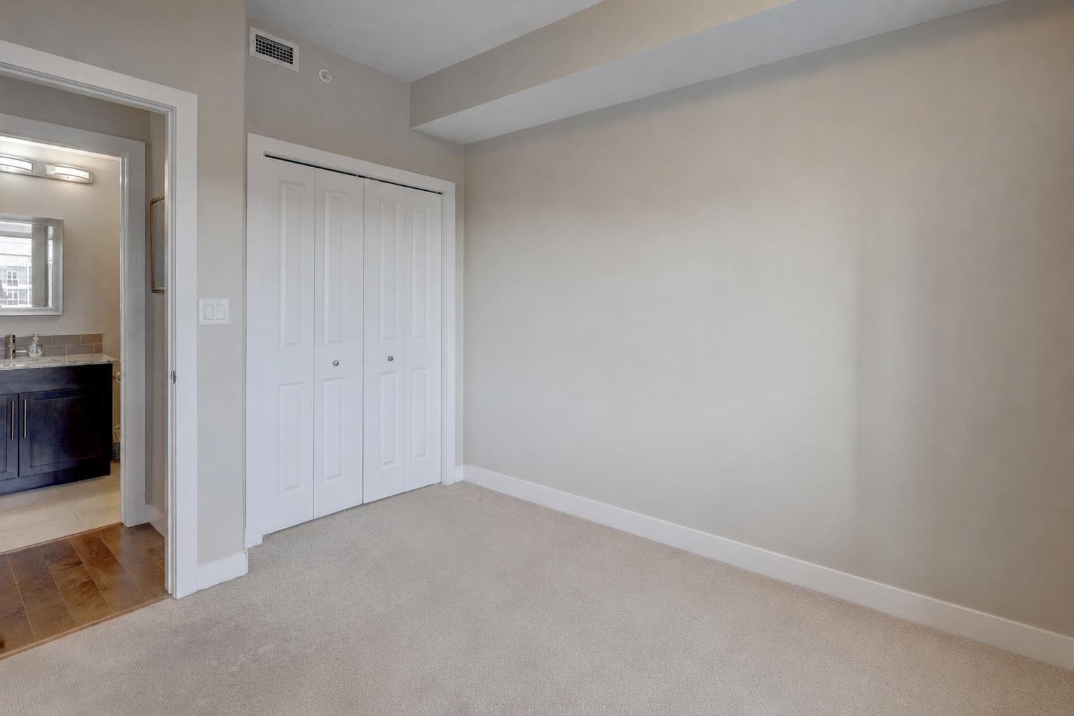 810, 16 Varsity Estates Circle NW