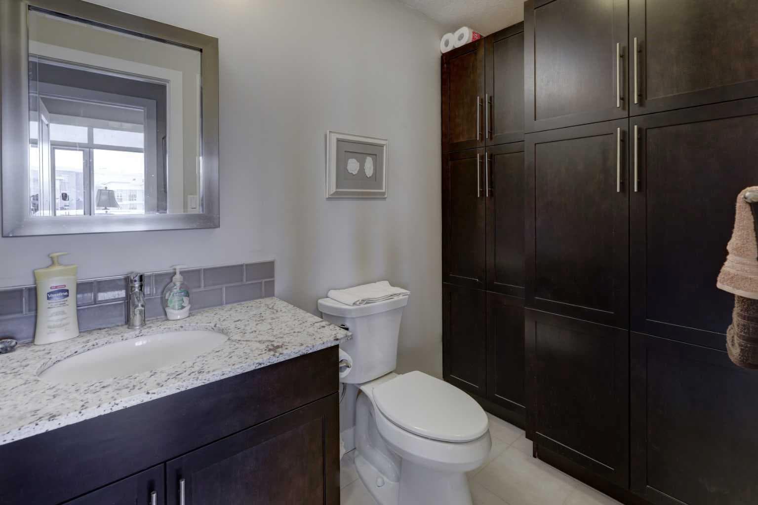 810, 16 Varsity Estates Circle NW
