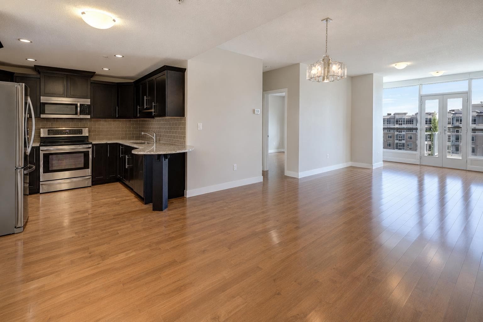 810, 16 Varsity Estates Circle NW