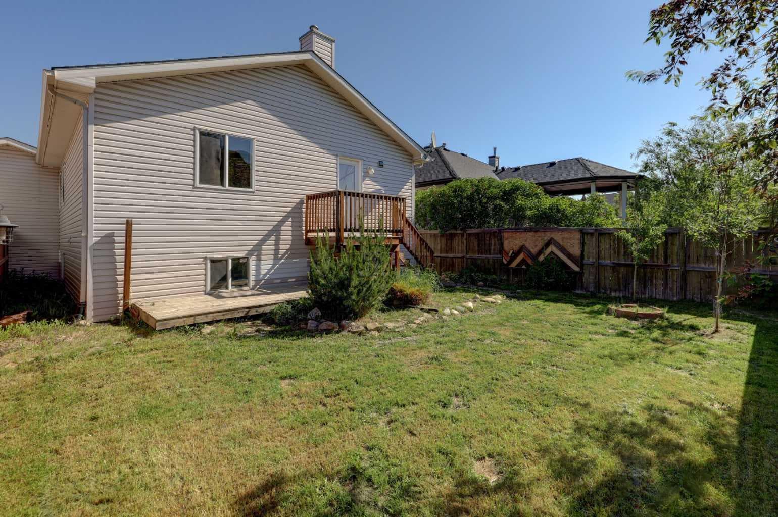 7 Canoe Close 