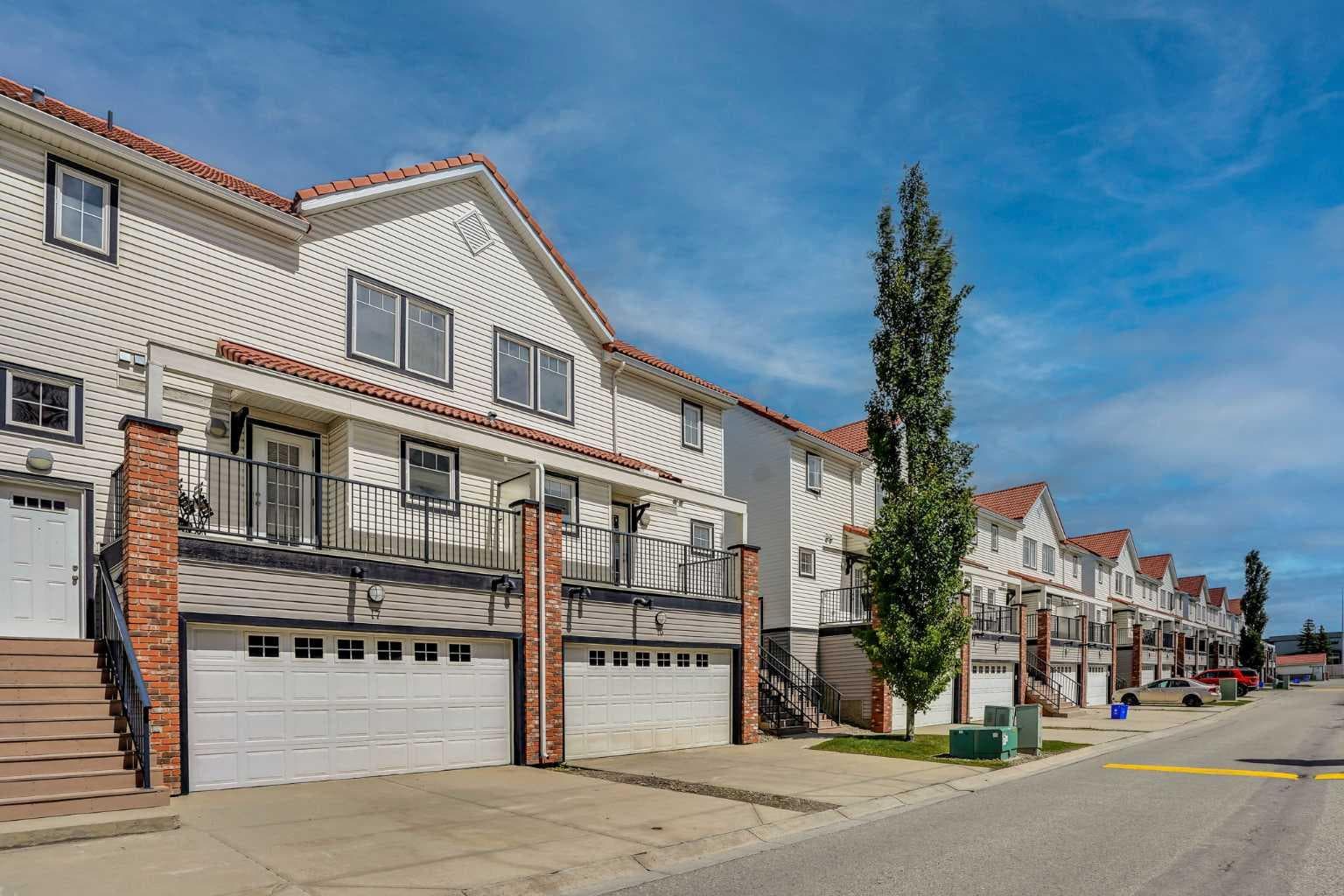 19 Royal Oak Plaza NW