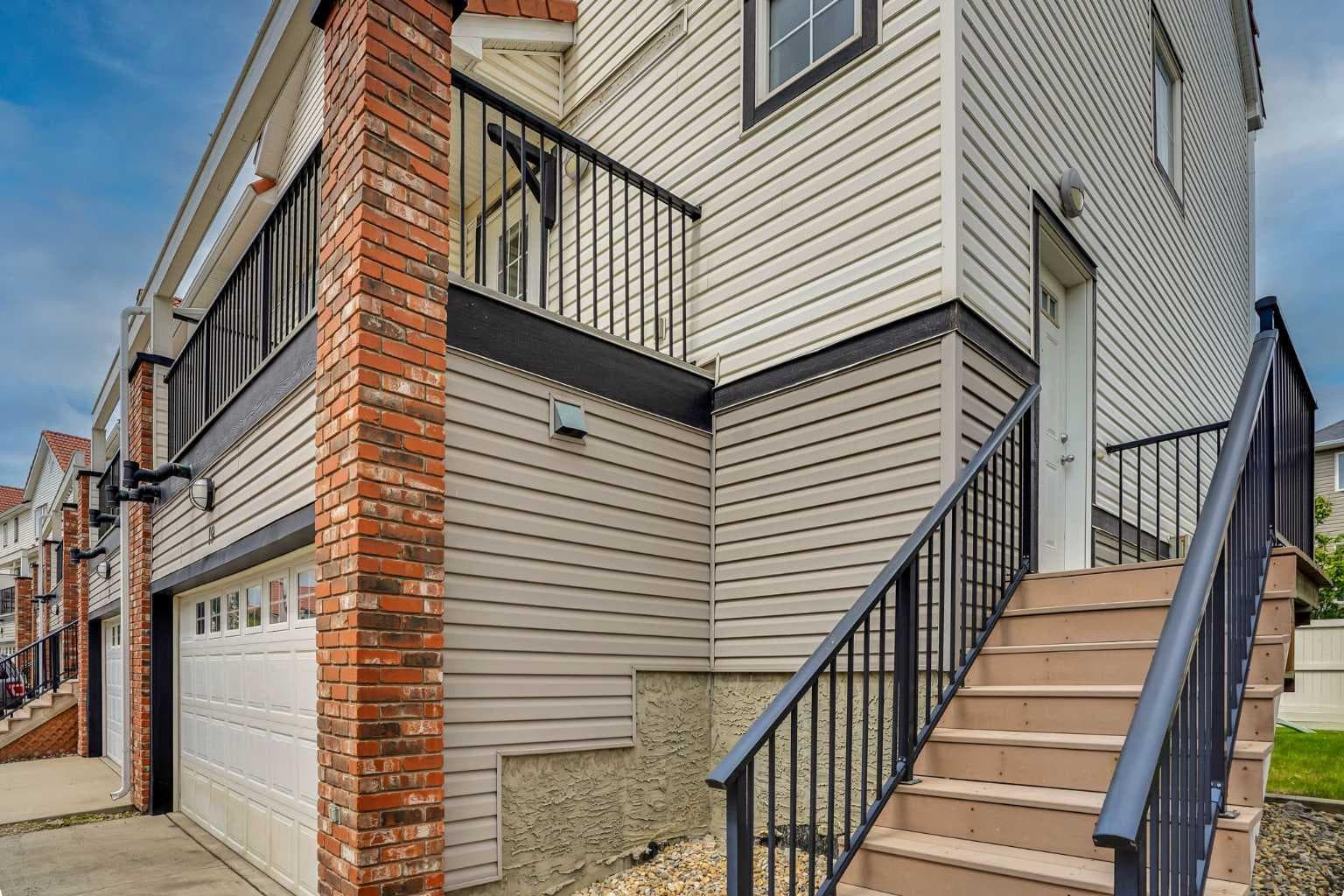 19 Royal Oak Plaza NW