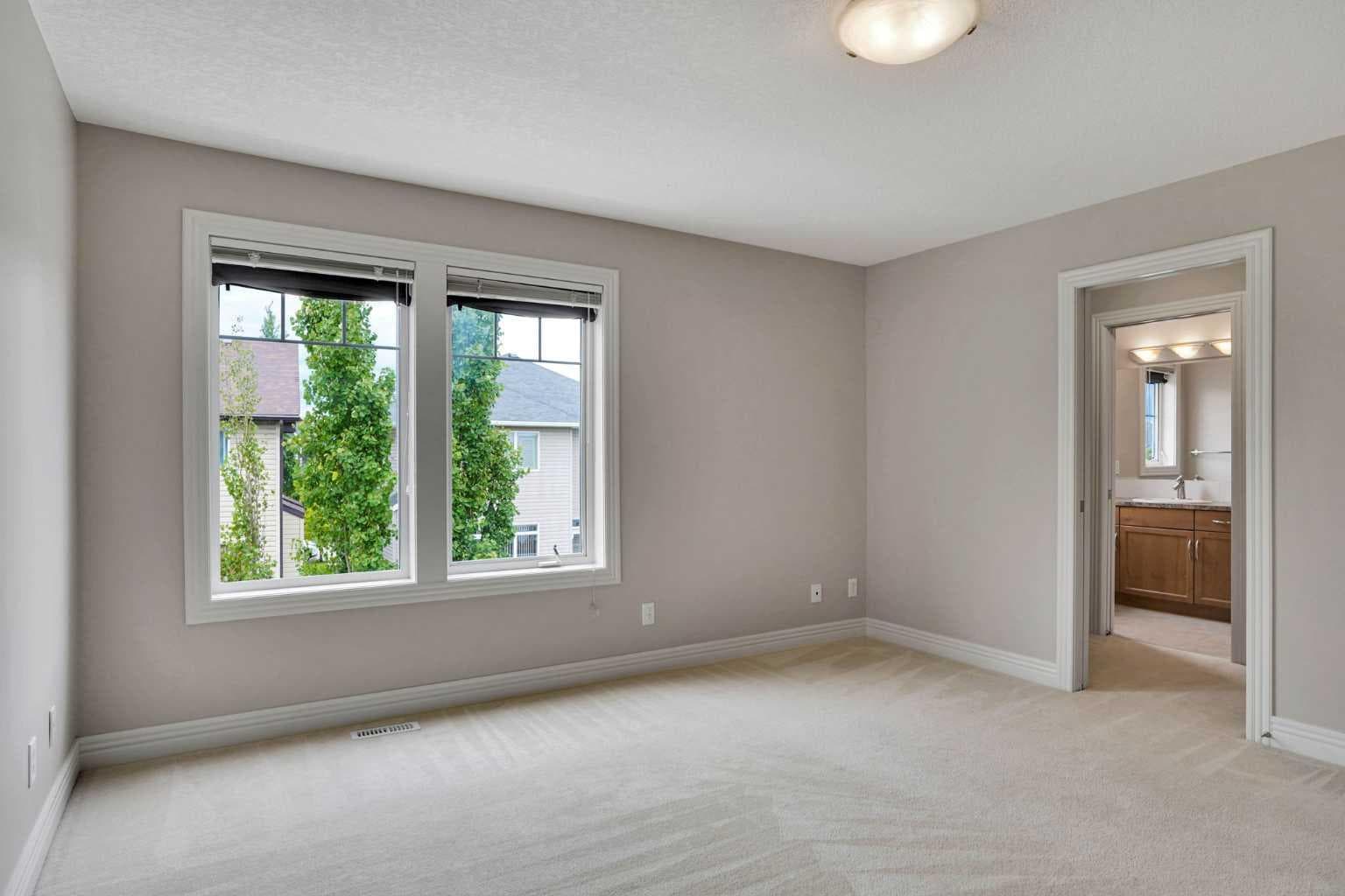 19 Royal Oak Plaza NW