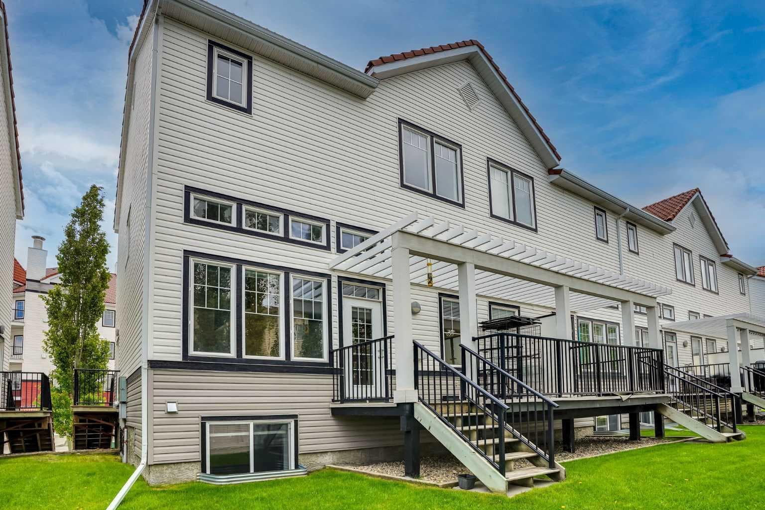 19 Royal Oak Plaza NW