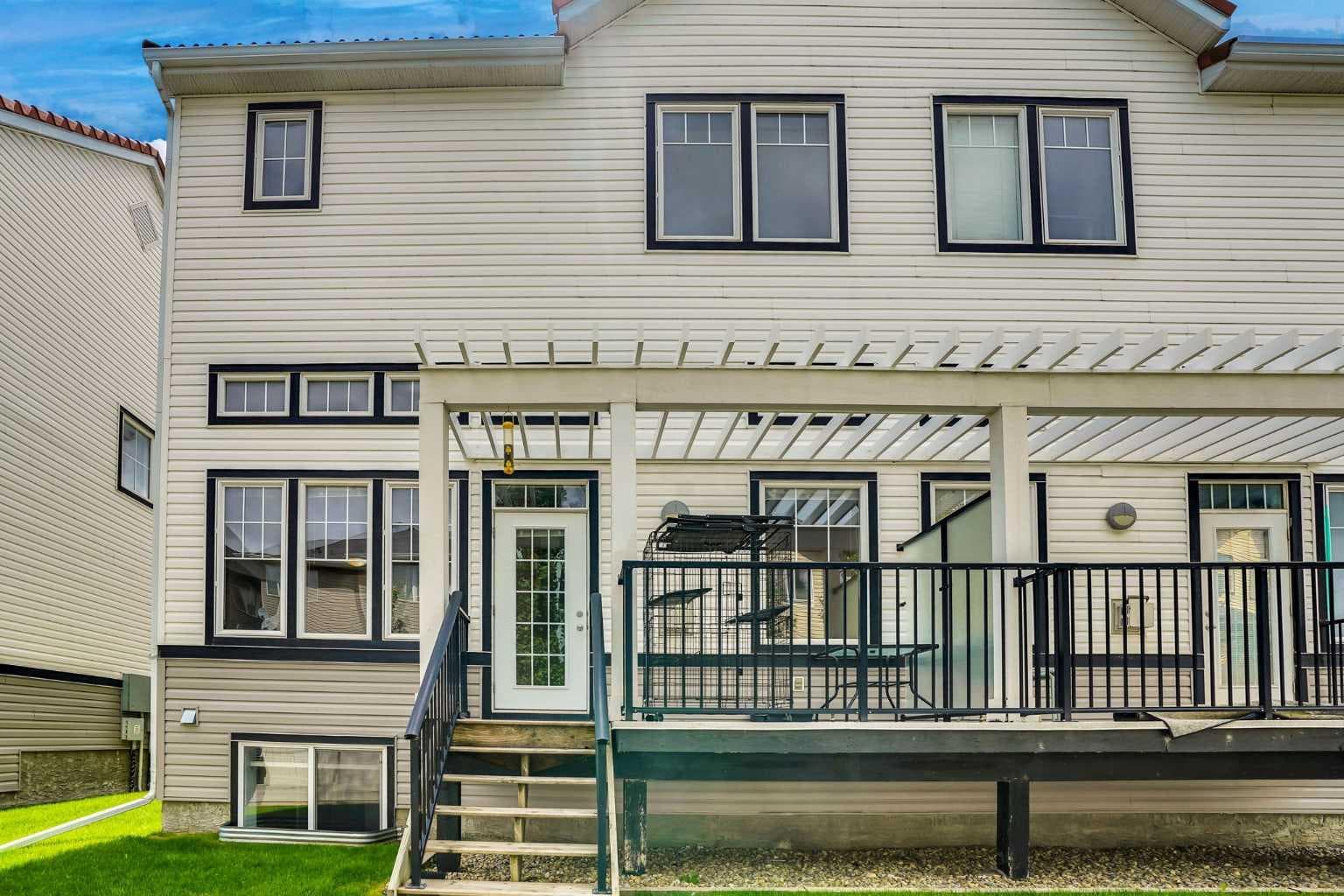 19 Royal Oak Plaza NW