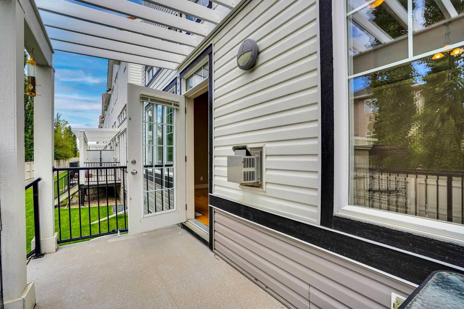 19 Royal Oak Plaza NW