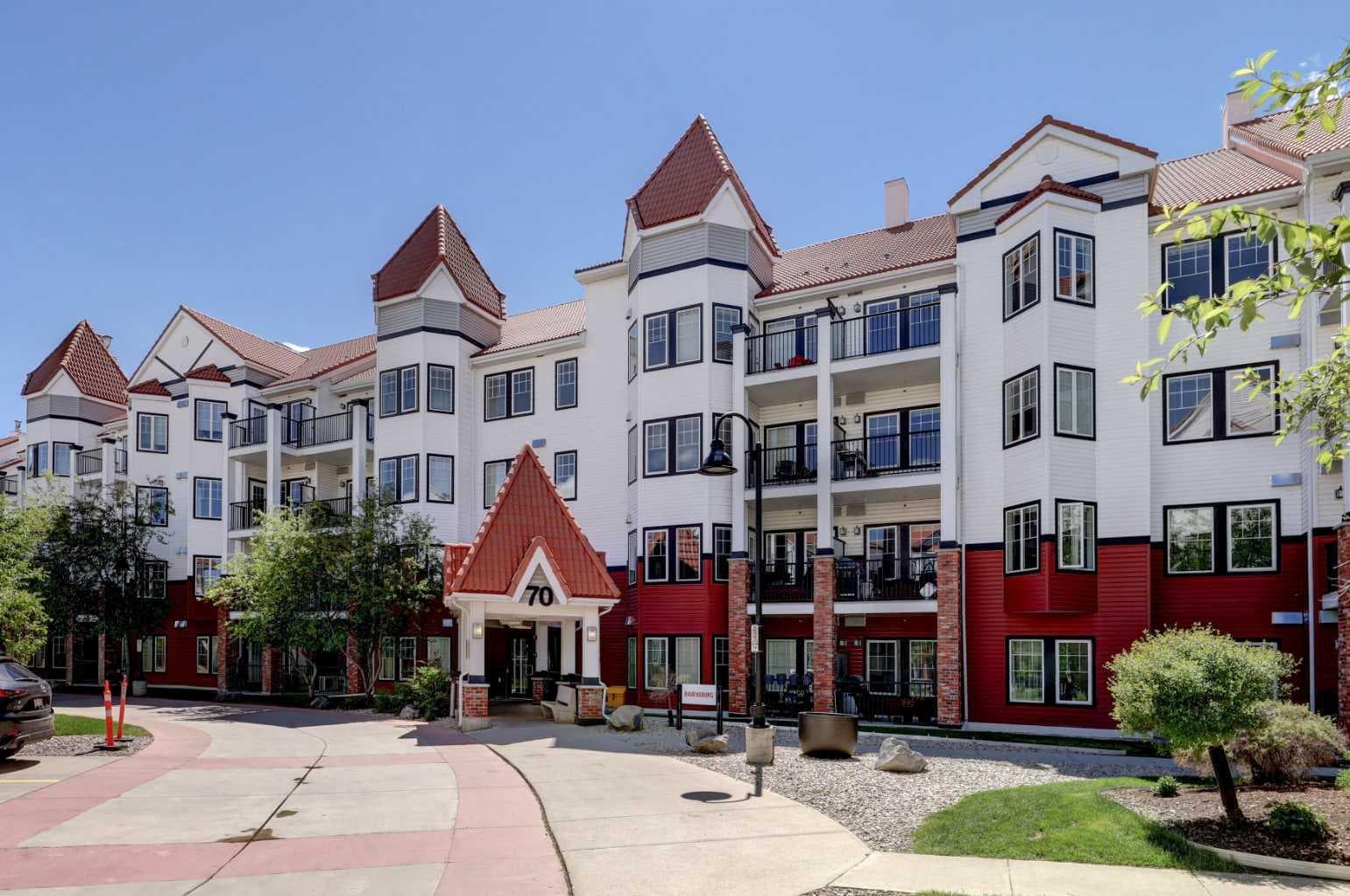 220, 70 Royal Oak Plaza NW