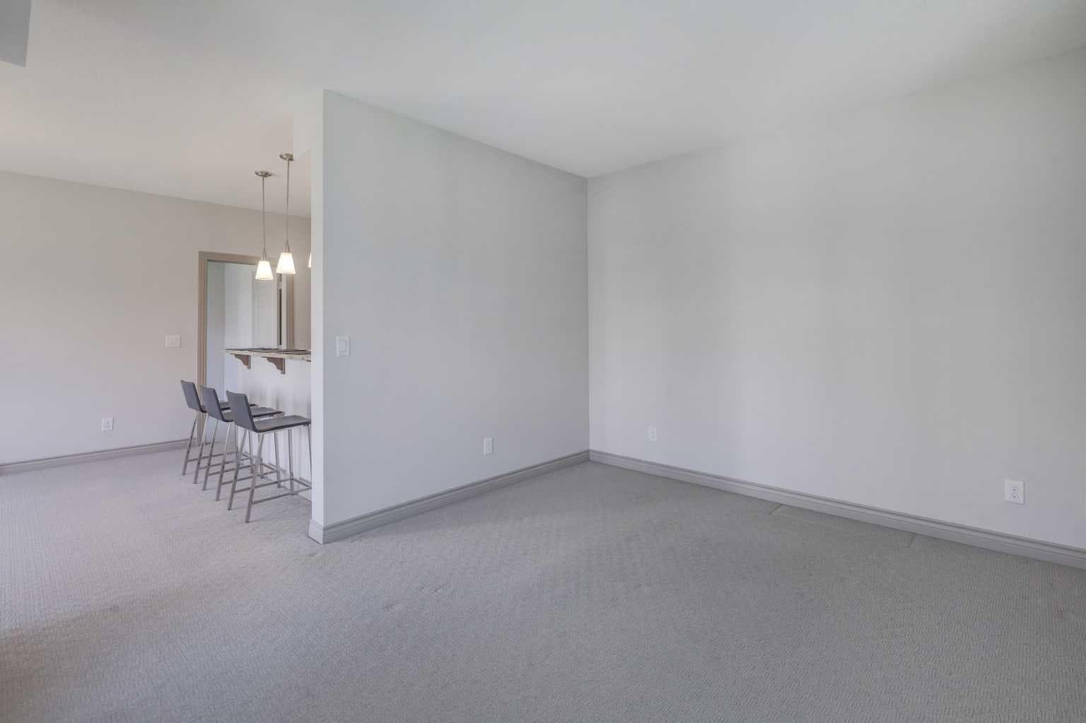 220, 70 Royal Oak Plaza NW