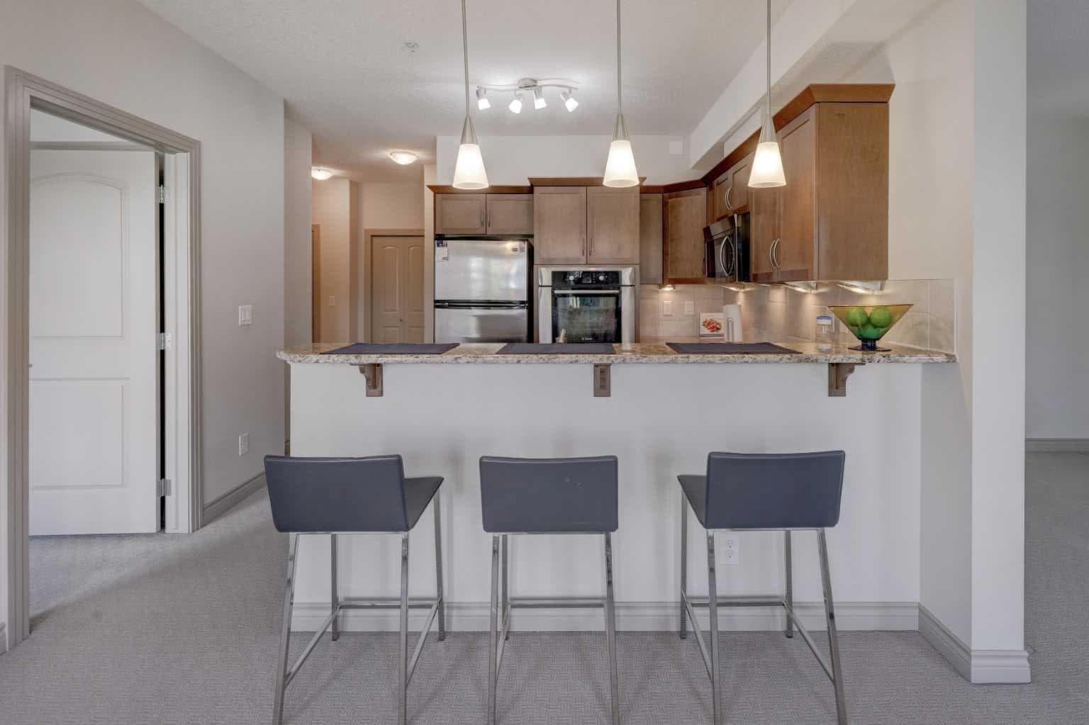 220, 70 Royal Oak Plaza NW