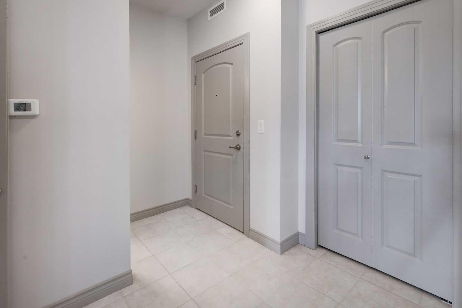220, 70 Royal Oak Plaza NW