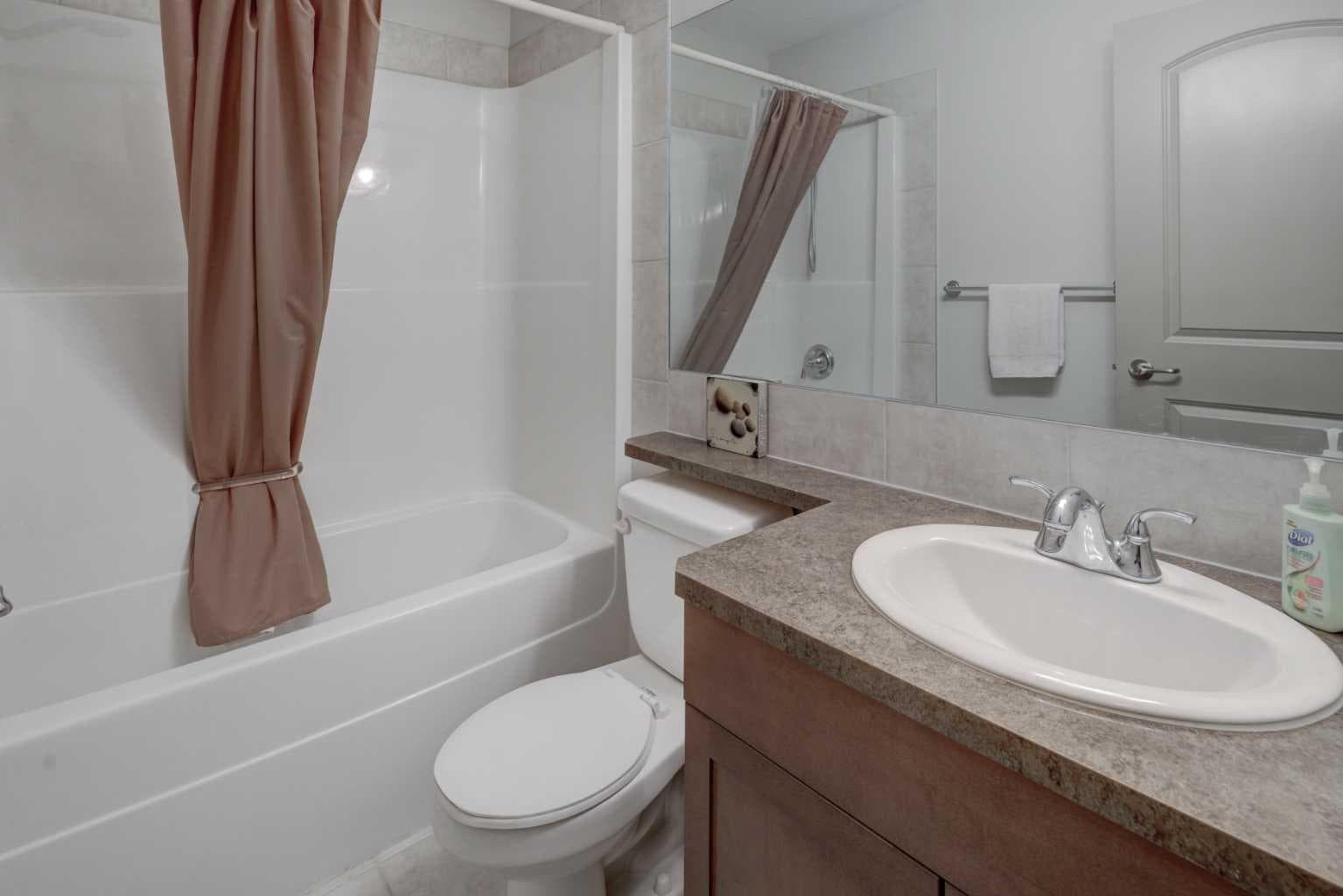 220, 70 Royal Oak Plaza NW