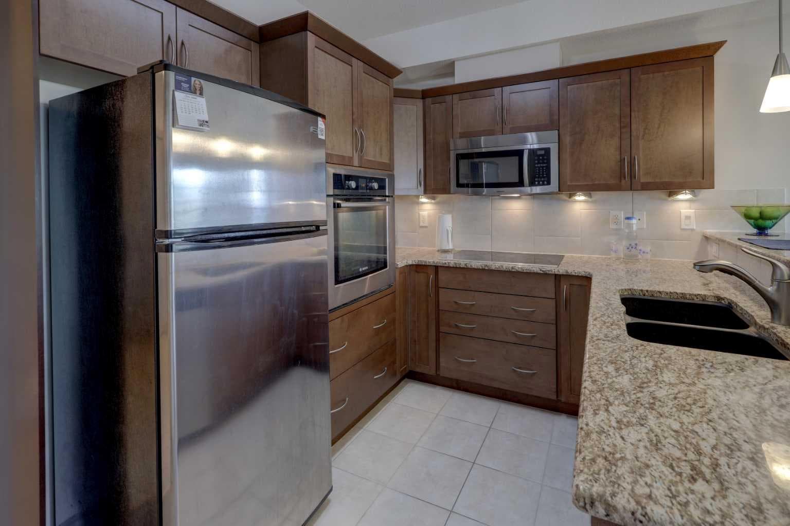 220, 70 Royal Oak Plaza NW