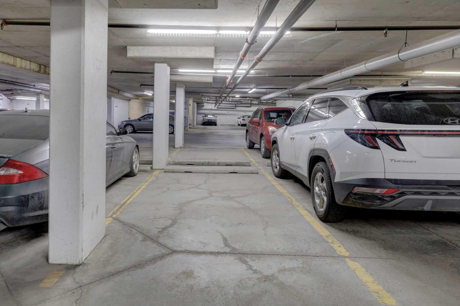 220, 70 Royal Oak Plaza NW