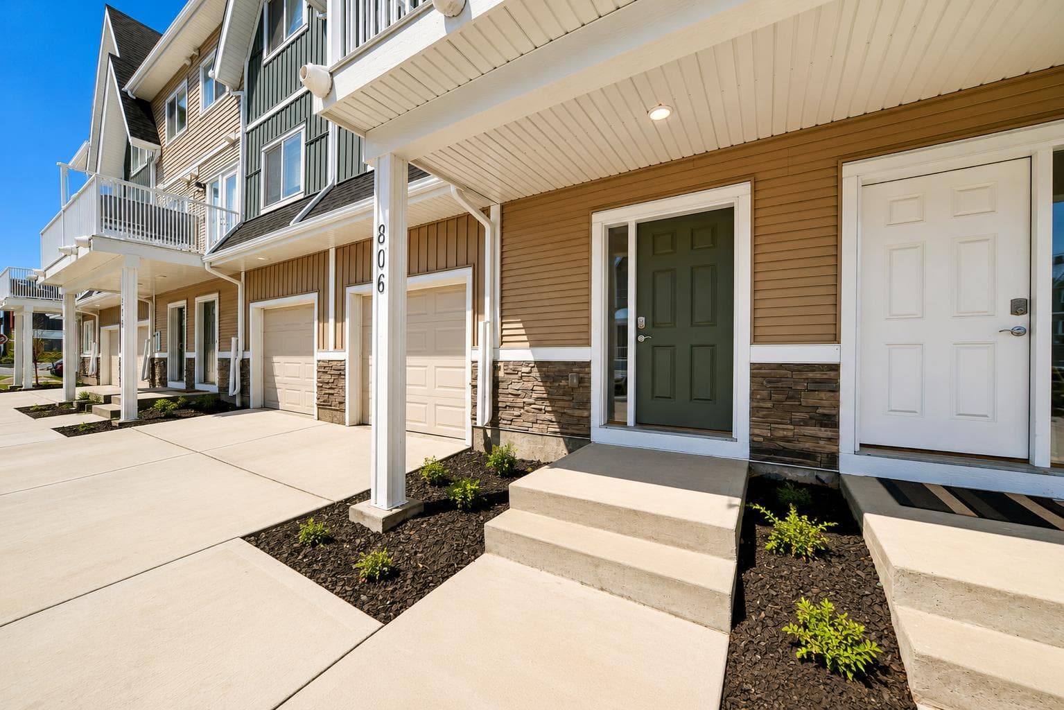 806, 32 Red Embers Parade NE