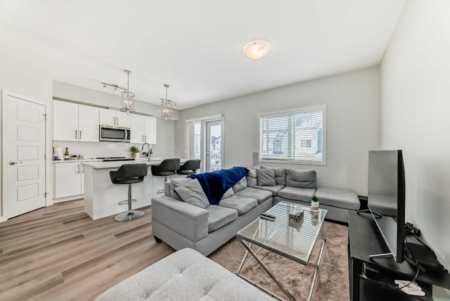 806, 32 Red Embers Parade NE