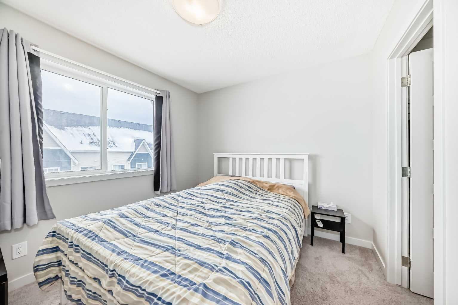 806, 32 Red Embers Parade NE