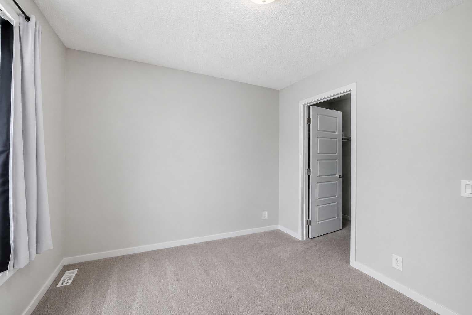 806, 32 Red Embers Parade NE