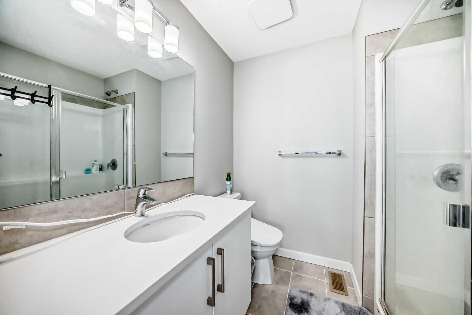 806, 32 Red Embers Parade NE