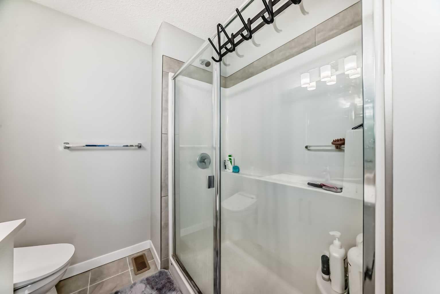 806, 32 Red Embers Parade NE